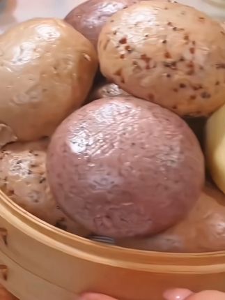 喜欢吃杂粮馒头的姐妹,主食可以试试这个五谷杂粮馒头,满满的膳食纤维解馋还很顶饱#粗粮#主食#杂粮馒头#全家都爱吃