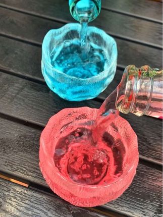 心事放在酒里,喝不喝都会醉,牵挂藏在心里,说不说都在想。故事我有,就是废酒,一杯酒能解决的事,就不要麻烦眼泪了。#微醺时刻 #果酒 #小酒解心宽 #我想要喝点小酒 #成年人的发泄方式