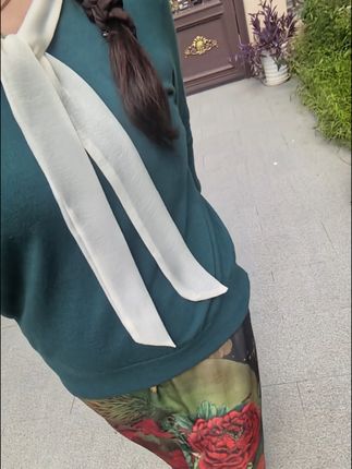 原来,以后,这个词有多美好,后来这个词,就有多遗憾。陌生人可以变成熟人,但熟人一旦变成陌生人,恐怕就再也回不去了#春秋软糯减龄时尚气质小众针织上衣。#春秋穿搭。