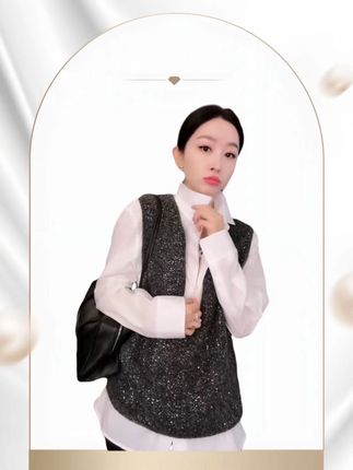 杨圣坤2025新品羊驼毛羊毛混纺时尚亮片深V领针织马夹女#高端品质 #显瘦穿搭 #品质女装
