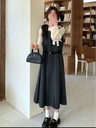 #甜美穿搭 #被秋日氛围感穿搭拿捏了 #早秋穿搭公式来了 #蕾丝衬衫 #背心裙两件套