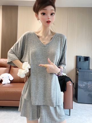 这套睡衣真的太好穿了,巨舒服凉快透气不闷热!面料柔软亲肤不起球不变形!版型宽松不挑人,真的很喜欢!#睡衣家居服 #睡衣 #家居服 #面料柔软舒适 #面料柔软舒适 @DOU+小助手 @DOU+上热门