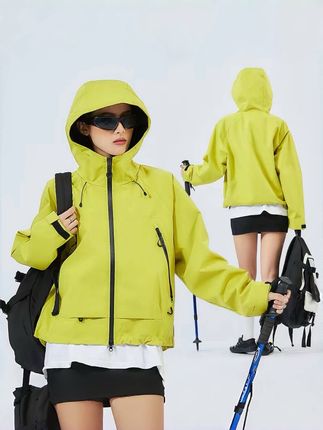 #冲锋衣 #运动穿搭 #户外服装 #春秋穿搭 #登山服冲锋衣