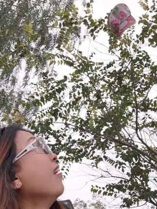 下次你们拍视频都别扔帽子了哈😱我模仿能力太强了🤣这下好了🙄直接不下来了😅这帽子真任性😡#记录生活 #天然氧吧 #喜欢的点个赞 #上热门🔥🔥找话题