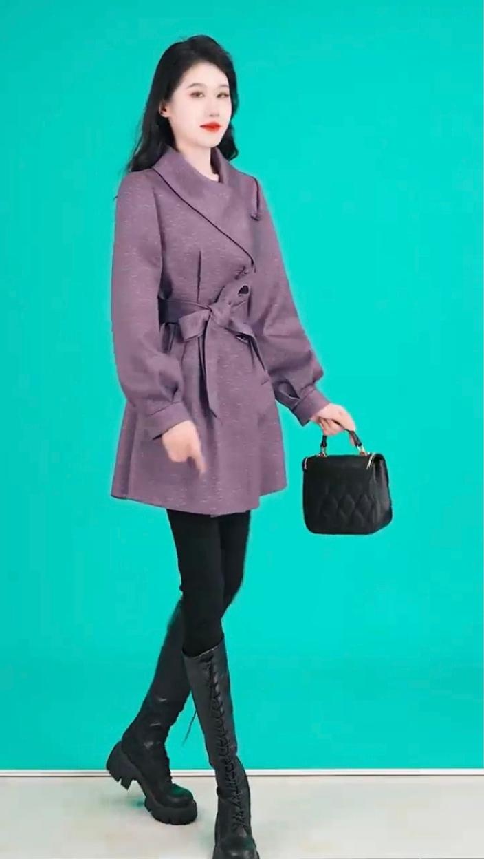 新款气质少女,秋季宽松百搭显瘦风衣外套酷。#马路唯美秀 #气质穿搭 #显瘦穿搭 #宽松版型 #高级感穿搭 感