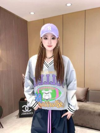 #春秋穿搭 #休闲减龄穿搭 #时尚卫衣 #时尚潮流 #设计感卫衣