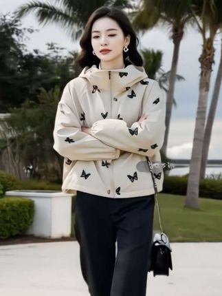 #时尚气质穿搭 #高级感穿搭 #穿出自信穿出美丽 #谁穿谁漂亮 #优雅气质 @抖加小助理