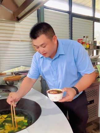 爱吃麻辣的灵魂蘸料,一口胡辣椒,满满家乡味。#贵州辣子鸡的秘诀是糍粑辣椒 #贵州蘸水 #胡辣椒蘸水 #汉小二鲜花椒辣椒面