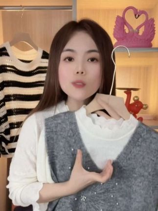 秋冬纯色针织常规款提花半高领打底衫勾花花边内搭外穿上衣女#针织衫女 #提花针织衫 #打底衫女 @DOU+小助手 @DOU+好生意 @DOU+上热门 @抖音小助手