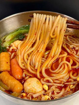 #米线 #纯粮米线 #熊怪兽米线 #熊怪兽过桥米线