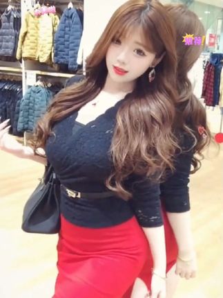 #穿搭 #今天穿什么 萌面侠肉肉怡【建模身材】极简百搭性感V领蕾丝上衣半裙#微胖女生 #我的双11必买清单