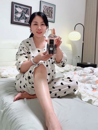 一年四季已经习惯了,每次洗完都习惯涂点这个#身体乳 要不然太干了,香香润润的,老公还问我是不是喷了香水#身体乳推荐#保湿补水身体乳