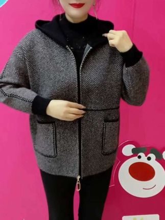 #每日穿搭 #洋气减龄 #宽松有范 #时尚百搭 #中老年妈妈装 @DOU+小助手