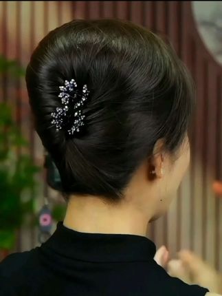 #优雅气质 #盘发造型 #精致女人精致生活 #空姐盘发 #头饰发饰