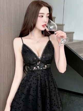 #性感v领露背收腰吊带裙 夜总店#无袖蕾丝透视显瘦辣妹女装连衣裙#连衣裙 #上热门🔥
