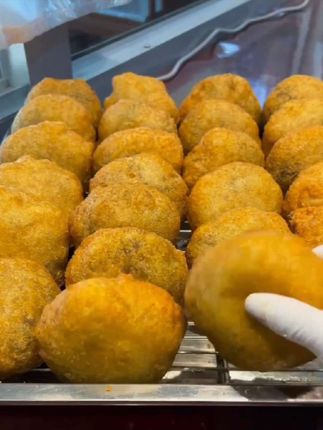 好吃到想哭的#油炸豆沙粑 又脆又糯,太好吃了#妈呀太香了 #好吃到停不下来 #舌尖上的味道