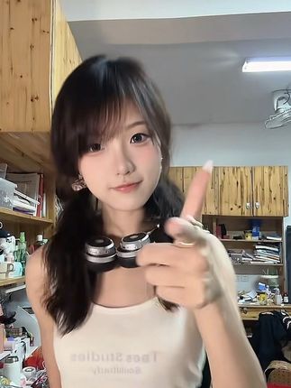 是我装模作样在瞎猜 还是他们本就心怀鬼胎 #甜妹 #日系 #虎牙