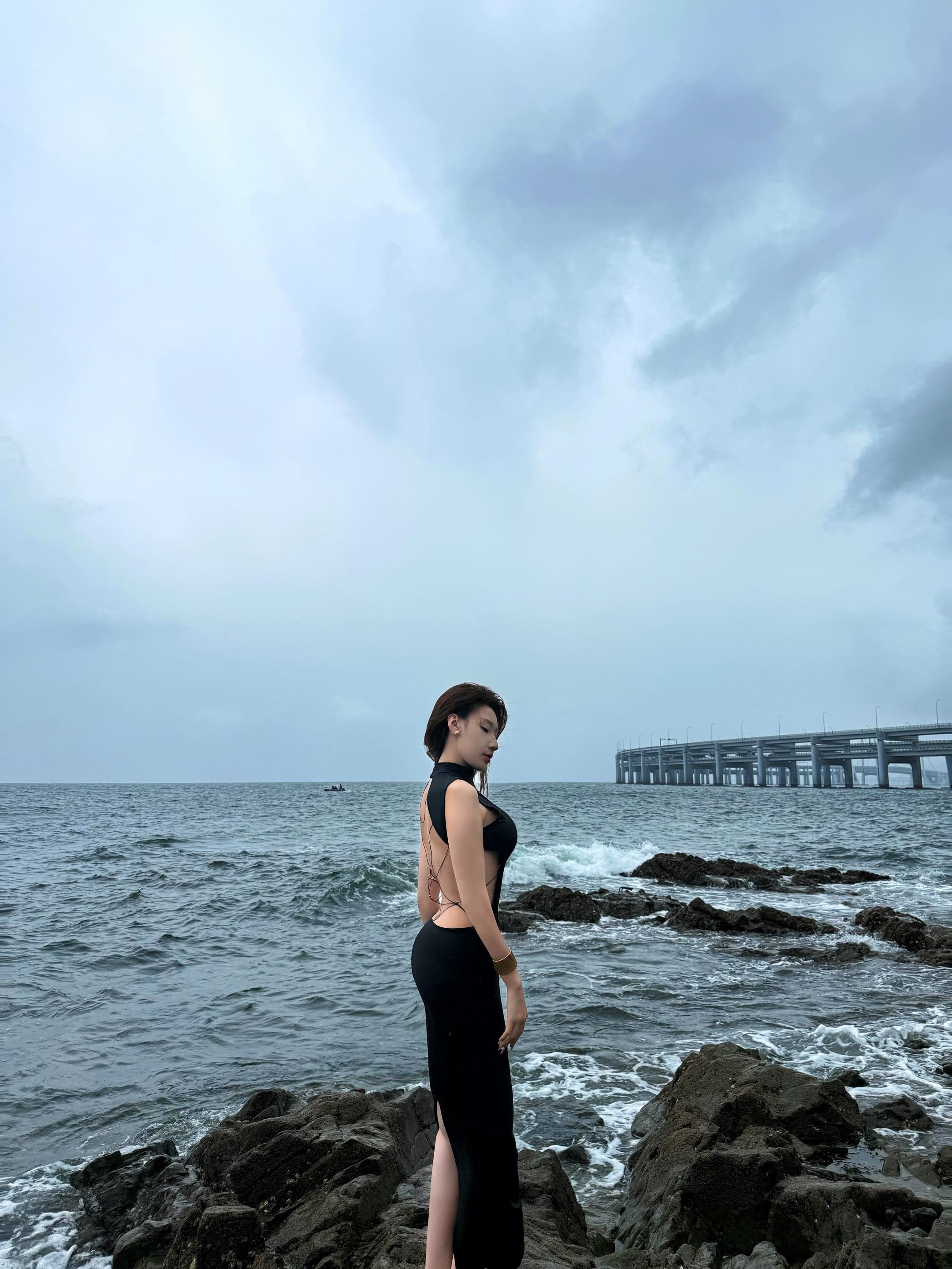 阴天的海边 没有太阳也没有月亮