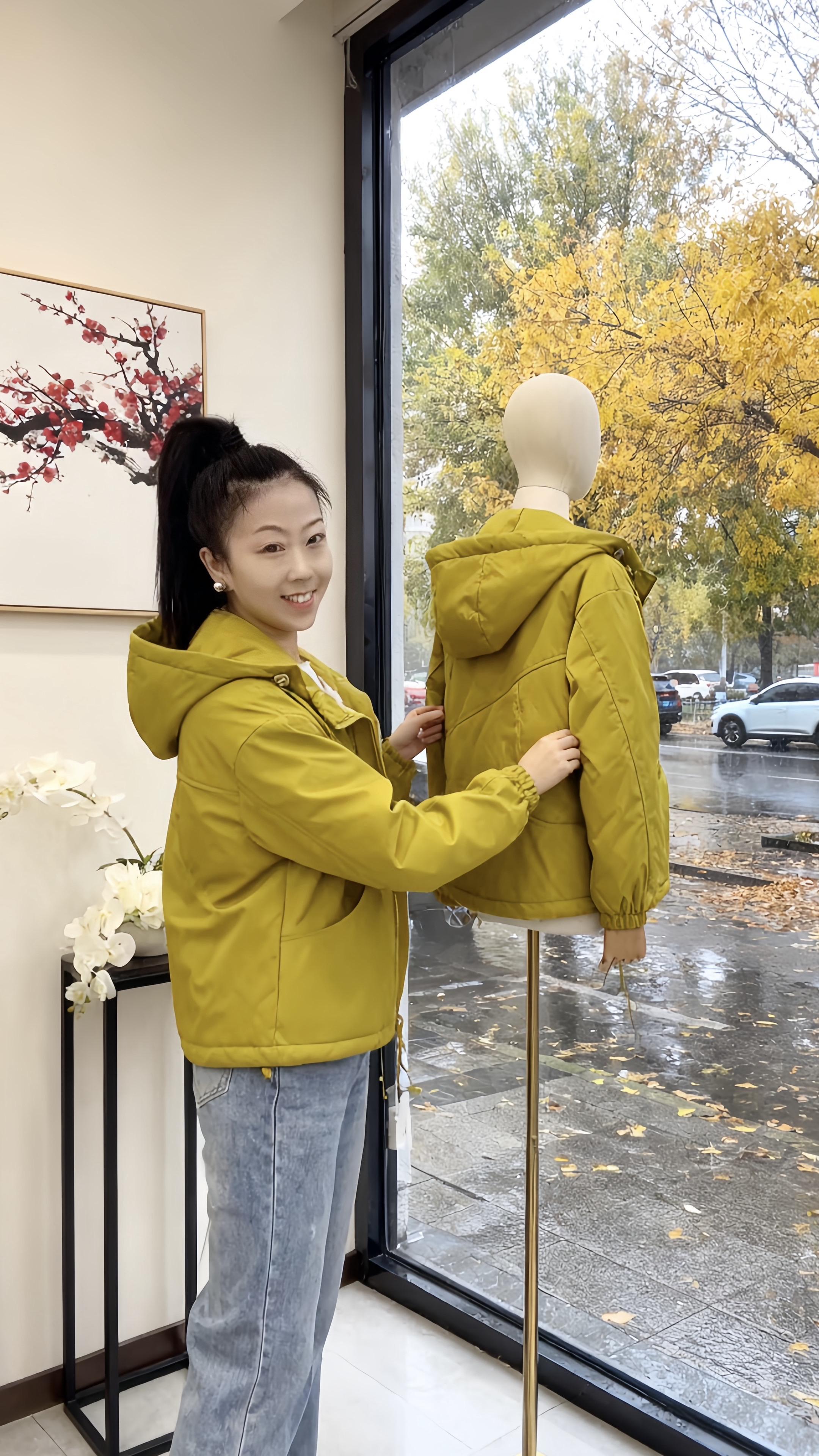 冬款简约通勤连帽长袖短外套防风软壳冲锋衣女#面料柔软舒适 #时尚穿搭 #休闲减龄穿搭 #洋气减龄