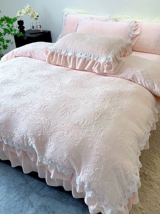 #面料柔软细腻 #床上四件套 新款雕花绒床盖四件套