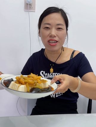 夏天不想吃油腻的,吃点榨菜换换口味,脆脆爽爽的特别下饭!#太好吃了 #下饭菜 #榨菜