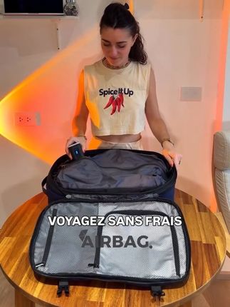 现在超火的真空压缩旅行包,可以装下10多天的必需品,防水面料,真空隔层可以放置更多的衣物#真空压缩包#旅行必备#旅行背包 #登山包 #双肩包