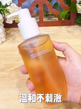 想要皮肤好,雪花秀少不了!今天给大家推荐的是雪花秀滋阴滋盈水乳套盒,还带顺行洗面奶正装,这套护肤品可以滋润肌肤,让肌肤水润透亮,还能改善肌肤干燥粗糙的问题。非常适合日常护肤使用,用了它让你的肌肤变得水润有光泽,喜欢的朋友赶快点击下方链接购买吧!