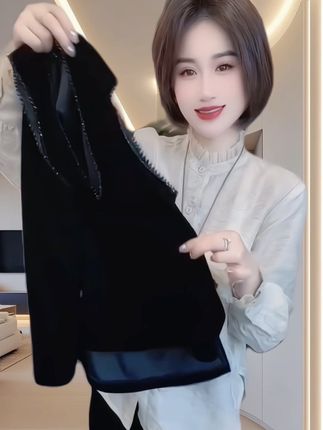 #上热门🔥 时尚浮光村衫上衣+新中式丝绒马甲两件套#减龄气质 #显瘦遮肉 #洋气上档次#百搭上衣@抖加🔥上热门🔥dou+🔥热点宝 @DOU+上热门 @DOU+小助手 @巨量千川
