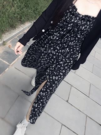你永远不知道一个大大咧咧的人,整天嘻嘻哈哈,她背后的无助,狼狈,绝望,伤心,声嘶力竭的样子,因为只有他自己知道……#连衣裙 #穿搭