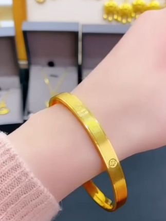 合金手镯不掉色 ,【卡卡拉丝手镯】,柜台同款女款手镯,不掉色柜台同款#手镯 #高端大气 #实物拍摄 #古法手镯 #手镯控
