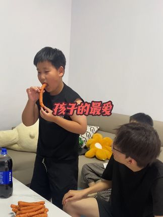 两外孙今天住姥姥家,君姐炸一盘淀粉肠,酥脆爽口孩子抢着吃#好货推荐 #小时候味道 #淀粉肠