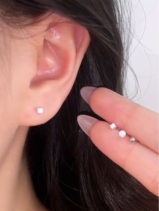 999纯银养耳洞耳钉小众简约百搭#耳钉 特别适合养耳洞,洗澡睡觉都不用摘,单戴叠戴都好看,真是懒人的福音!#精致耳环 #时尚饰品 #养耳洞耳钉 #耳饰分享