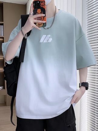 #夏季穿搭 #潮男必备 #短袖T恤 #宽松版型 #面料柔软舒适
