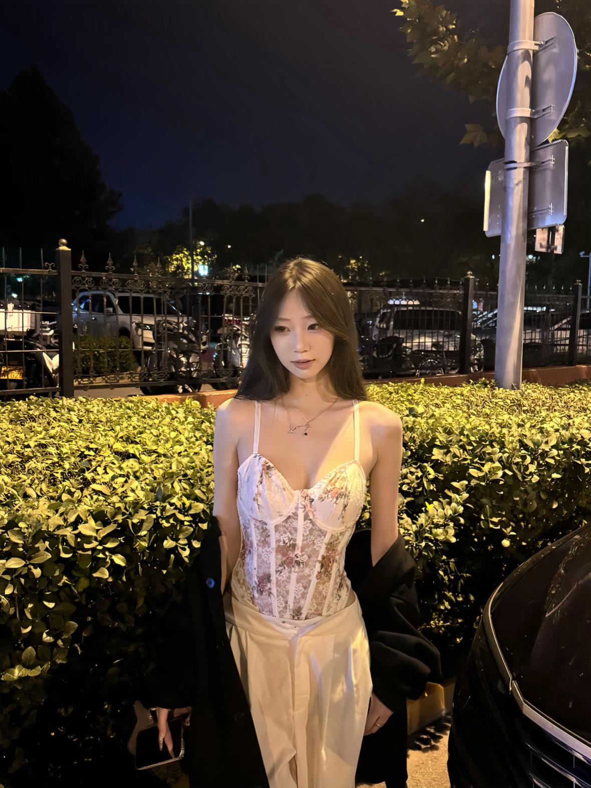 我希望自己幸福 不是和谁比较的幸福 是踏踏实实打心底里的幸福