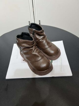 这款马丁靴太赞了!英伦风设计,上脚轻盈又时髦,搭配裙子裤子都好看,性价比超高,秋冬必备!#女童英伦风马丁靴 #秋冬新款  #防滑耐磨  #舒适好穿 #时尚童鞋