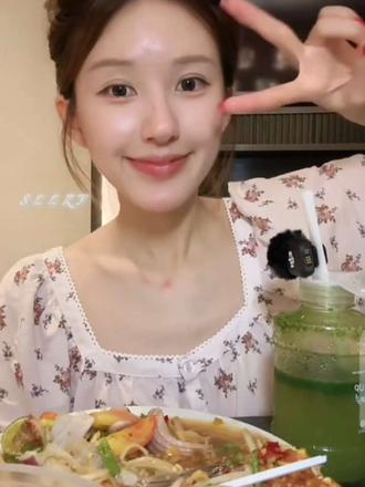 根本舍不得剪哈哈哈 最后快结束才看到的直播😭#赵露思 #助眠 #解压 #vlog日常 @DOU+上热门 @抖音热点