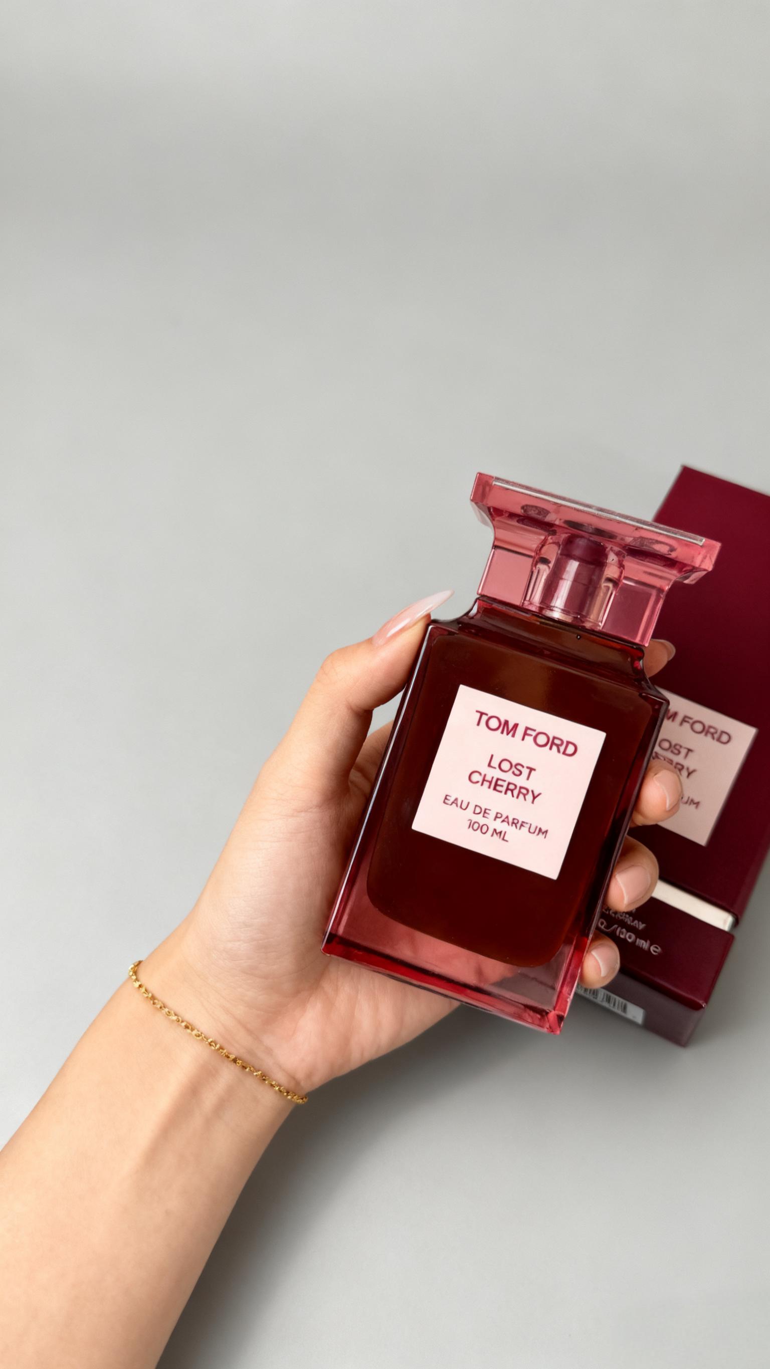 不是正装买不起。而且临期更有性价比。这是一款危险又迷人的香水,“TF失落樱桃”还有个名字叫“失贞之夜”,是适合秋冬用的大姐姐迷人富贵千金香#强烈推荐 #香水控 #你值得拥有美好的一切 #失落樱桃 #TF