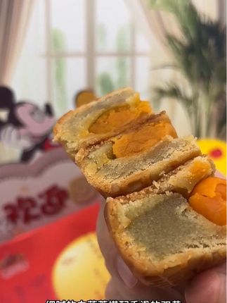 白莲蓉蛋黄月饼