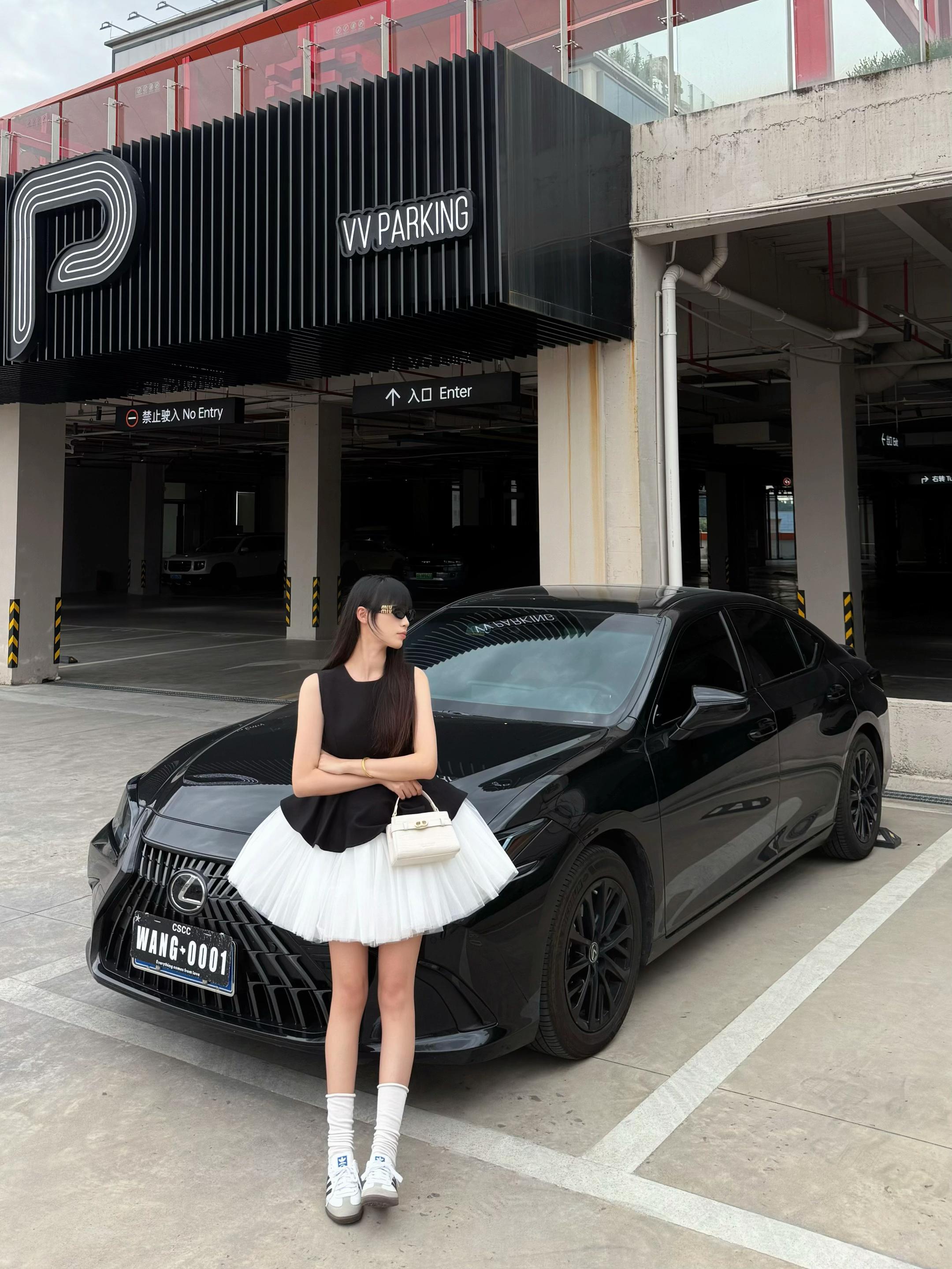 家里不是特别富 买辆凌志代代步。#雷克萨斯 #es300h #我与汽车的日常