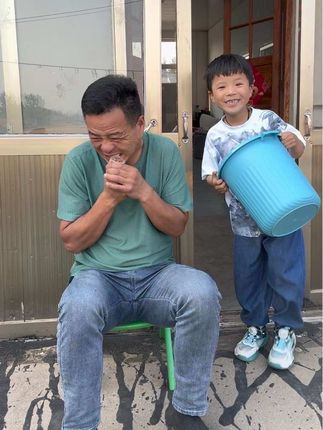 @DOU+小助手 爸爸整天欺负儿子!终于找到机会收拾爸爸了……😂