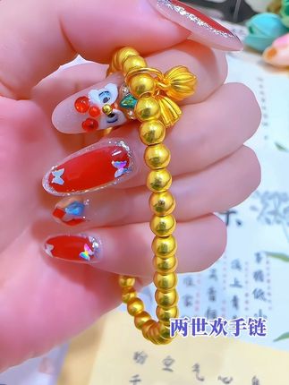 手链赛道文案素材 - 回复 @雨露爱分享的评论 普通手链没新意?这条两世欢手链一眼心动✨
圆珠饱满圆润,莲蓬莲花吊坠精巧别致,触感温润质感出众
柔和修饰手腕线条,国风温婉韵味拉满
可调节链身适配各类手围,佩戴贴合舒服
单戴简约高级,旗袍、通勤衬衣、休闲穿搭随心搭配
抬手之间尽显雅致格调
#两世欢手链 #国风手链 #日常配饰 #精致首饰@DOU+小助手 - 雨露爱分享作品