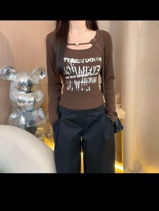 圆领长袖T恤#秋天第一杯琥珀流光 #预制国庆出游穿搭#秋冬穿搭新鲜感在线