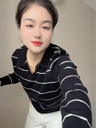 挖到了一件U领针织上衣 高密度软针织做了抗起球不易起球面料软软平乎的糯唧唧单穿不扎肤黑色显瘦 能穿到200斤,弹力很大遮肉又显瘦的条纹针织衫#微胖穿搭 #大码女装 #针织衫 #女装测评 #条纹毛衣