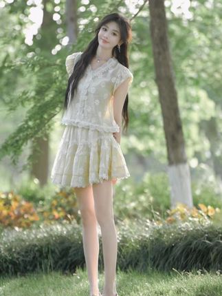 #上半年潮流穿搭清单 #夏日穿搭主打松弛感 #女生夏日约会穿搭合集 #夏季简约风服装测评 #打工人的夏日通勤穿搭