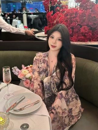 姐妹们,它是那种很显瘦又纯欲的裙子,穿上之后感觉整个人都温柔了不少,非常适合约会的时候穿#长裙#连衣裙#显瘦连衣裙#气质女神 #显瘦穿搭