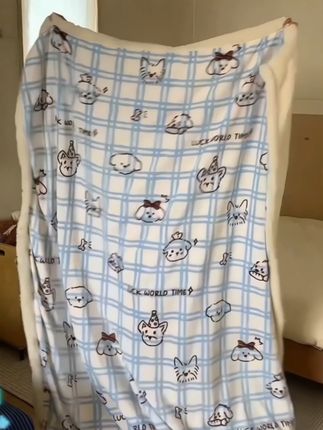 奶呼呼的双面毛毯,做午睡毯,盖被都很舒服,一面牛奶绒,一面羊羔绒,尺寸很多,花色也好看#盖毯 #双面绒盖毯 #毛毯