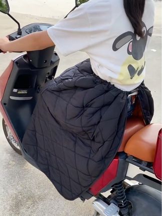 电动车挡风裙冬防水加绒加厚护腿半身裙前后座骑摩托车挡风被围裙#挡风 #护膝护腿 #电动车挡风 #电动车挡风 #冬天必备保暖神器