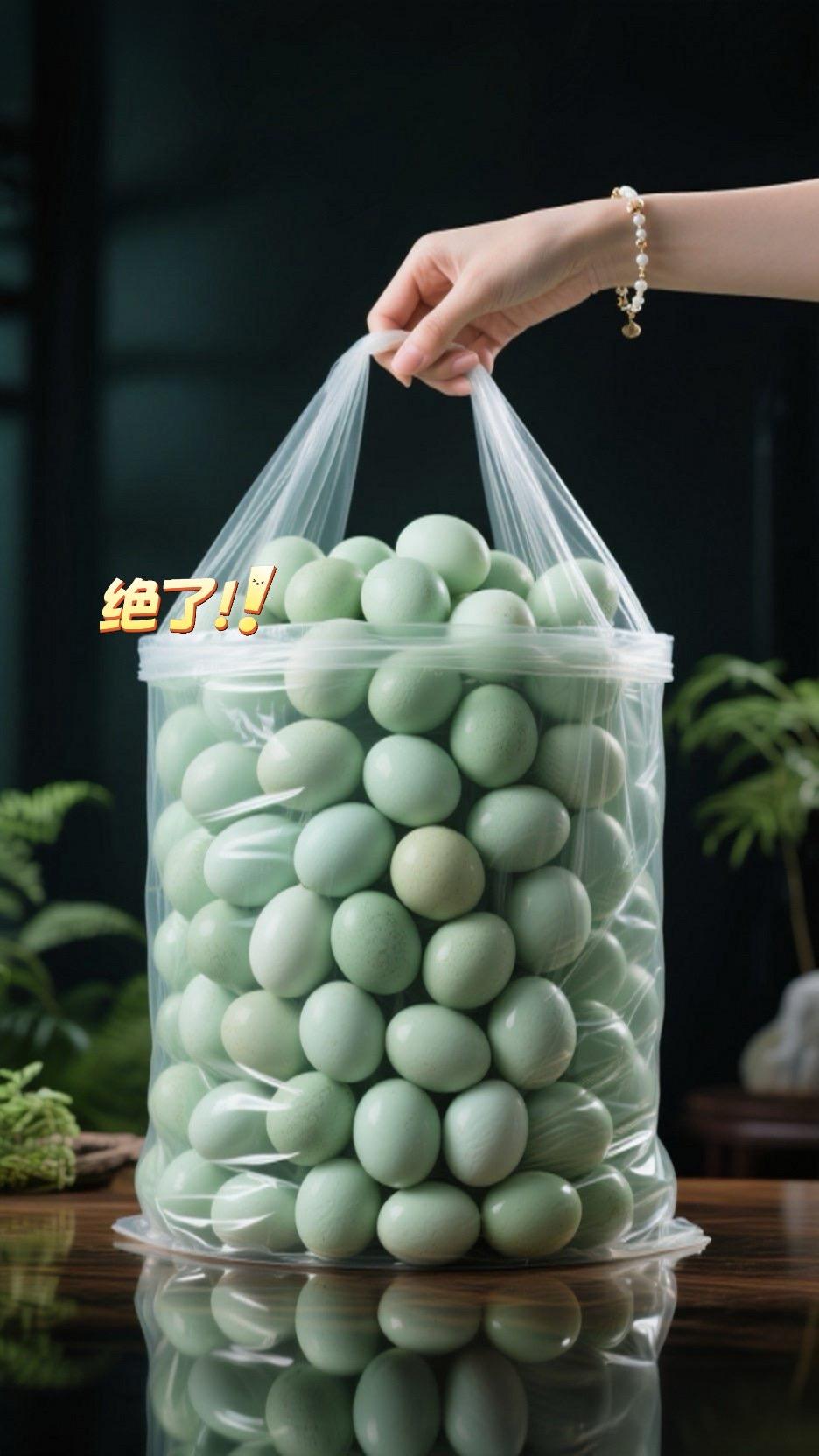 谁懂啊!挖到宝了!这枚咸鸭蛋真的会爆油! 淡绿蛋壳透着新鲜劲儿,一敲开就能闻到咸香,切开瞬间橙红蛋黄流心爆油,油润润的一点不腻!空口吃咸香入味,配白粥、拌米饭、夹馒头,瞬间让家常饭香翻倍,老人小孩都爱吃!#咸鸭蛋#太好吃了 #口感好 #实惠 #强烈推荐