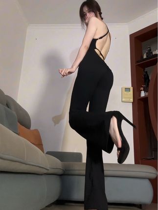 又是黑色