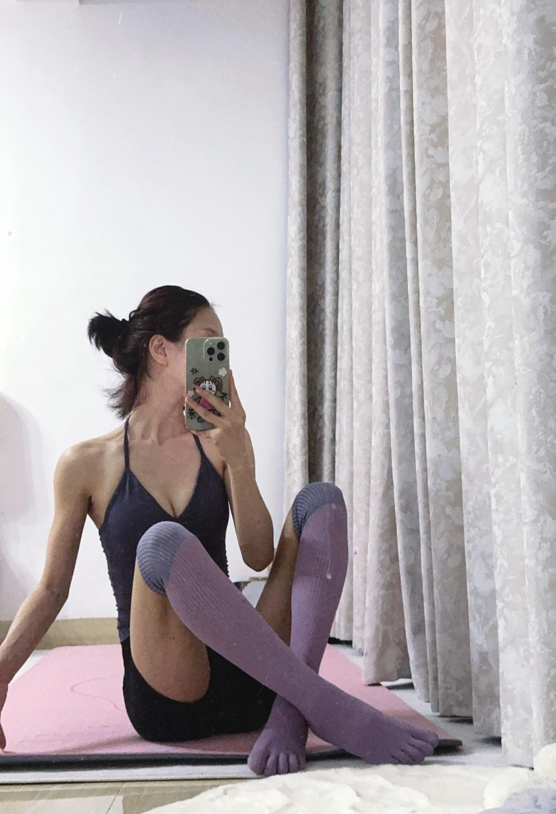 为祖国麻麻庆生所以幸福胖了🥰。Dfyne的包裹感是真好啊~#健身 #健身女孩穿搭 #塑形 #国庆胖几斤 #减脂